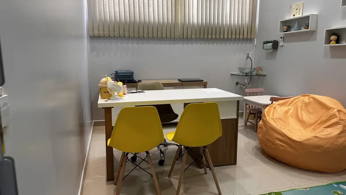 Sala de atendimento infantil da Clínica Alegrare